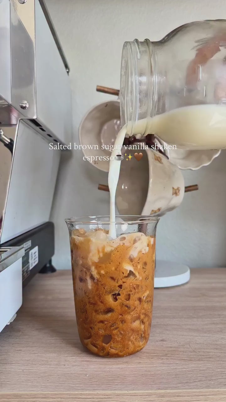 Salted brown sugar shaken espresso🤎✨

Recipe:

- 1-2 tsp brown sugar (using syrup from drink.surrup